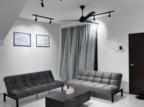 Senai 14pax The Joyous Home Pooltable nr Airport JPO by Ourstay